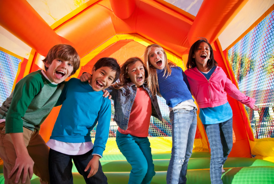 Színezz, ugrálj, játssz – Kölöknet és Babanet programok a KidExpón